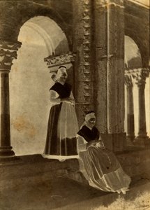 Arlésiennes i klostergangen ved Saint-Trophime i Arles af Charles Nègre