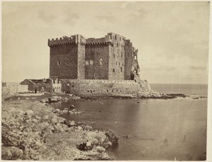 [Slottet på øen Saint-Honorat, nær Cannes / Le château de île Saint-Honorat, près de Cannes af Charles Nègre