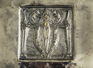 Basrelief, detalje af pejsdekoration, soveværelse af Charles Rennie Mackintosh, Storbritannien, 20. århundrede af Charles Rennie Mackintosh
