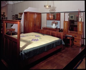 Soveværelsessuite til gæsteværelset på Derngate 78, Northampton, fremstillet af W. J. Bassett-Lowke, 1917 (mahognitræ)