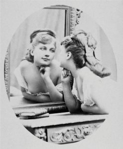 Portræt af skuespillerinden Henriette Victoire Drouard (1851-1923). af Charles Reutlinger