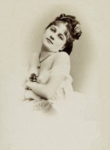 Portræt af skuespillerinden Henriette Victoire Drouard (1851-1923). af Charles Reutlinger