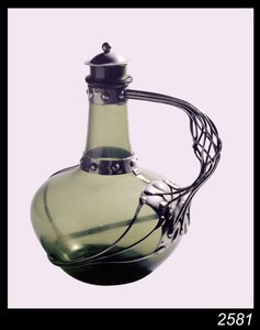 Sølvmonteret grøn glaskaraffel med producentmærke for Håndværkslauget, 1901 (glas og sølv)
