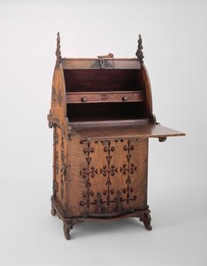 Skrivebord, ca. 1889 (egetræ, jern, maling og jute)