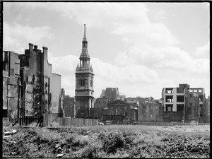 St Mary-le-Bow Church, Cheapside, City og County of the City of London, GLA, 1941-1945. af Charles William Prickett