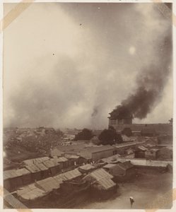 En stor brand ved hovedporten til Peking, 1900 af Chinese Photographer