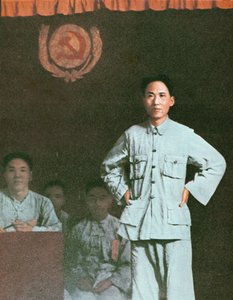 Mao Zedong taler til en international kommunistkonference i Kiangsi-provinsen