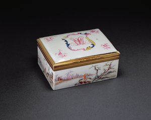 A Monogramed Snus Box, Qianlong Period (1736-95) ca. 1750 (porcelæn)