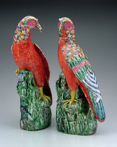 Et par kinesiske porcelænshøge malet i famille rose emalje (porcelæn)