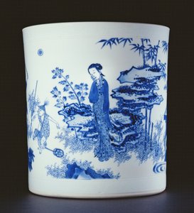Blå og hvid penselpotte malet med en dame og drenge, der leger på hobbyheste i en have, Chongzheng, 1630-44 (porcelæn) (se 205937)