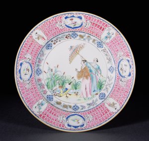 Middagstallerken malet i Famille Rose forestillende La Dame au Parasol, efter et design af Cornelis Pronk (1691-1759) Qianlong periode (1736-95) c.1734 (porcelæn)