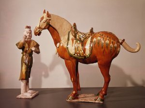 Hest og brudgom, Tang-dynastiet (618-907) (farvet, glaseret, terracotta)