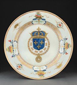 Stor våbenoplader med våben fra kongen af Frankrig, ca. 1730 (porcelæn)