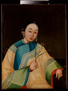 Portræt af en hofdame, siddende halvlængde i en broderet kappe, holder en blomst, midten af 1800-tallet af Chinese School