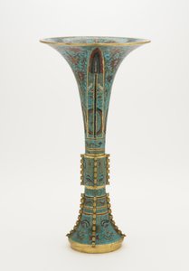 Vase formet som en arkaisk gu, 1662-1722 af Chinese School