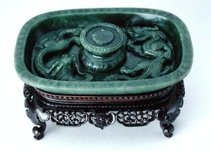 Imperial cupstand, Qianlong (sten og træ) (se også 193853)