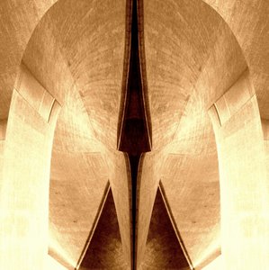 Sepia – Arkitektonisk symmetri af Christina Sillen