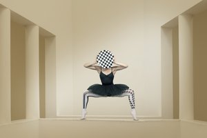 Ballerina i skakternet mønster af Christine von Diepenbroek