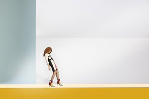 Farverig modepose af Christine von Diepenbroek