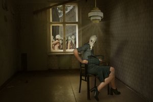 Den uhyggelige kvinde med gasmasken af Christine von Diepenbroek