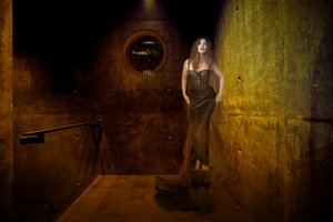 Den mystiske portal-kvinde af Christine von Diepenbroek