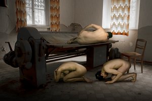 Nøgne figurer – Industrielt forfald af Christine von Diepenbroek