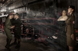 Togstation i en historisk film af Christine von Diepenbroek