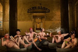 Sær gamle mænd, der bader af Christine von Diepenbroek
