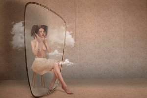 Kvinde i en skyboble af Christine von Diepenbroek