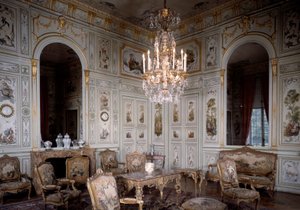 Udsigt over den store stue på Chateau de Champs sur Marne. Dekoreret af Christophe Huet (1700-1759)