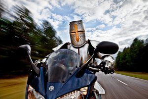 Ridder på motorcykel af Christophe Kiciak