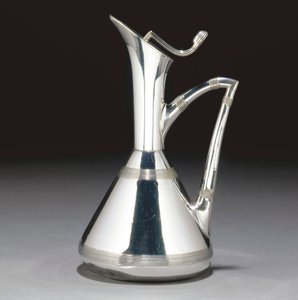 En Ewer af Christopher Dresser
