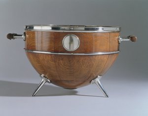 Skål, 1880 (kvartede eg, galvaniseret sølv og glas)