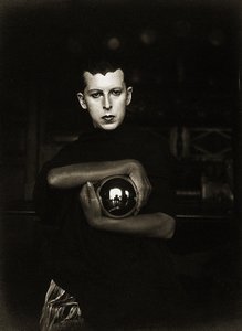 Selvportræt, ca. 1927 (gelatine-sølvtryk) af Claude Cahun