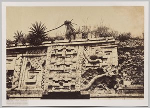 Nonnernes palads i Uxmal (detalje fra slangens facade) af Claude Joseph Désiré Charnay