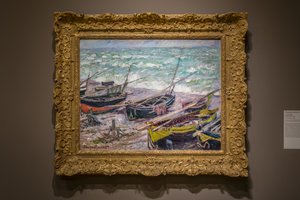 Fiskerbåde ved Étretat af Claude Monet