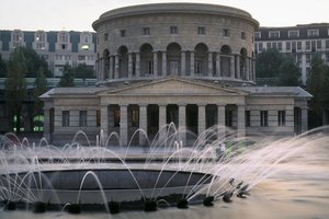La Villette rotunde bygget i 1789 af Claude Nicolas Ledoux.