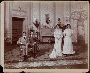 Charles Richman som John Worthing, William Courtney som Algernon Moncrieff, Margaret Anglin som Gwendolen Fairfax og Margaret Dale som Cecily Carew i en genoplivning af Oscar Wildes "The Importance of Being Earnest", præsenteret af Charles Frohman