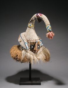 Kuba hjelmmaske (dyre- og vegetabilske fibre, skaller og raffia)