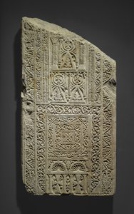 Fragmentær stela, muligvis fundet i Esna, 7.-8. århundrede (kalksten med spor af gips) af Coptic Coptic