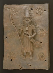 Mindeplade, der forestiller kriger, Benin, Nigeria (bronze) af Culture Edo