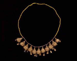 Pandebånd af en krone, slutningen af det 19.-begyndelsen af det 20. århundrede (guld, koraller og glasperler)