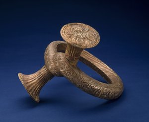 Hovedbeklædning, slutningen af det 19. eller begyndelsen af det 20. århundrede (guldplader og træ)