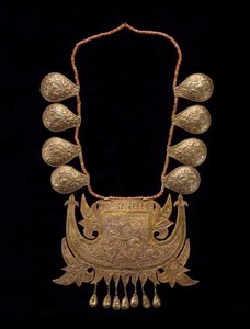 Kvindebrudehalskæde, slutningen af det 19.-begyndelsen af det 20. århundrede (guld og koralperler)