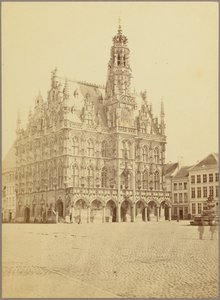 Hotel de ville, Oudenarde af Cundall and Fleming