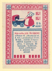 Kvinde skubber en barnevogn af Czech School