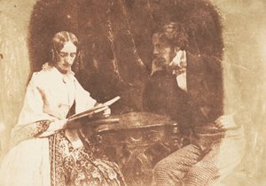 Siddende par, læser kvinde, 1843-47. Skabere: David Octavius Hill, Robert Adamson, Hill & Adamson.