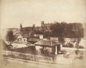 Linlithgow, fra jernbanestationen, med rådhuset, St. Michael