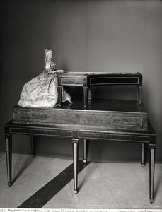 Dulcimer Player (træ og metal) (se også 157814)
