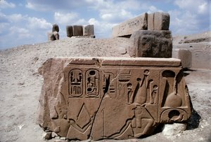 Tanis Egypten, tegninger på stenruin i den gamle by Tanis med hieroglyffer
